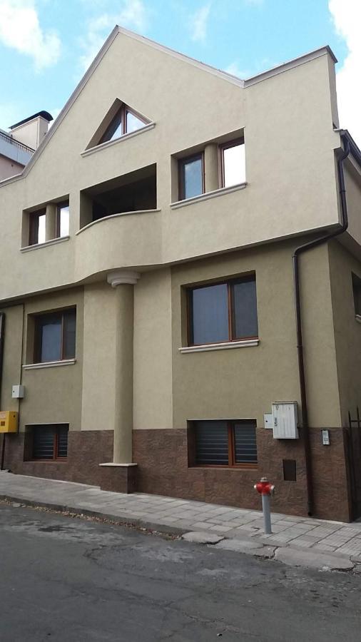 Нощувки Ботеви Szumen Zewnętrze zdjęcie