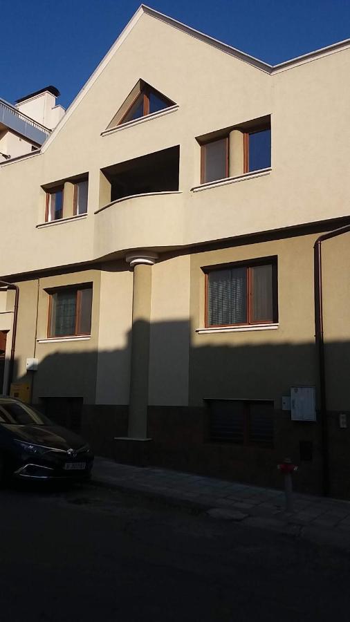 Нощувки Ботеви Szumen Zewnętrze zdjęcie
