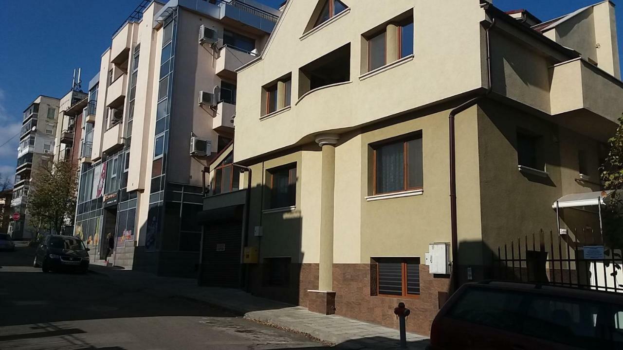 Нощувки Ботеви Szumen Zewnętrze zdjęcie
