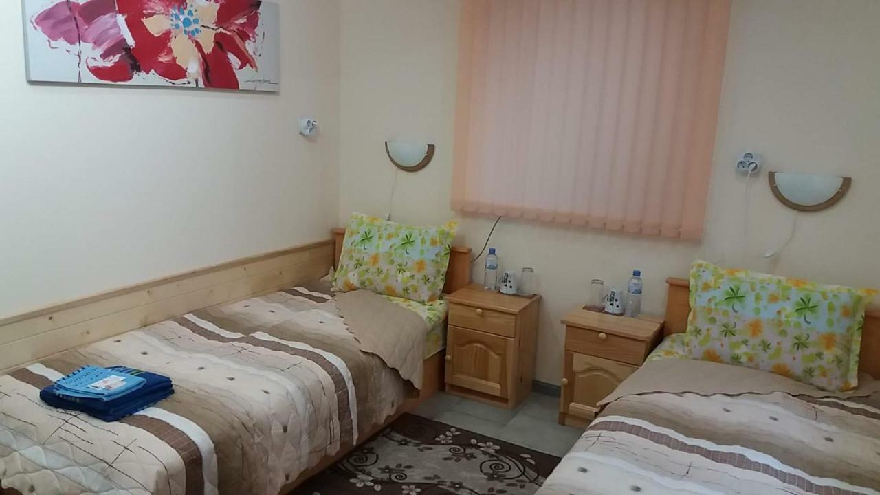 Нощувки Ботеви Szumen Zewnętrze zdjęcie